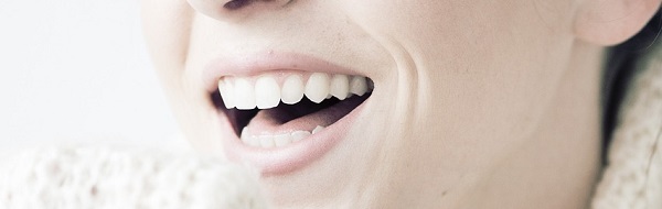Le monde célèbre le sourire et sa cascade d'effets bénéfiques